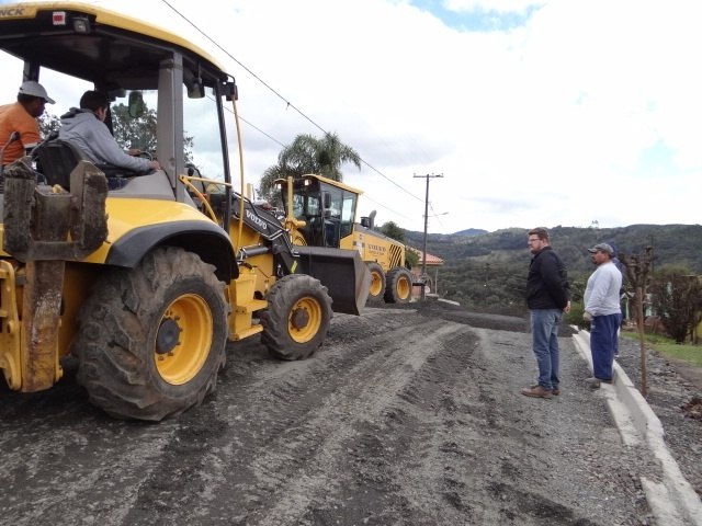 You are currently viewing Iniciadas obras de asfalto em duas ruas de Porto União