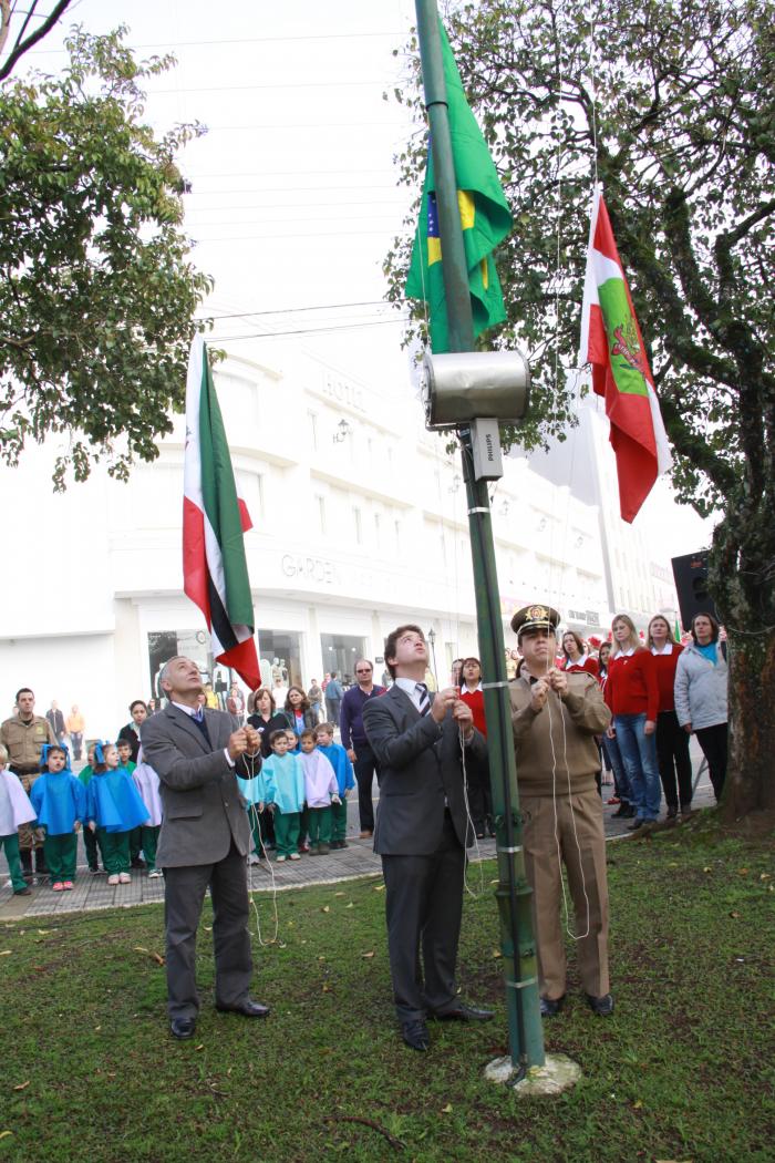 Read more about the article Mafra abriu semana da pátria com solenidade cívica na Hercílio Luz