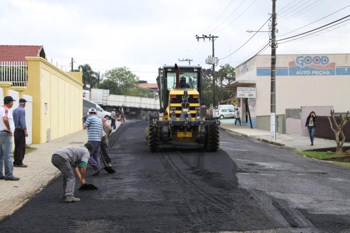 Read more about the article Prefeitura de Mafra realiza serviços de melhorias nas ruas da cidade e interior