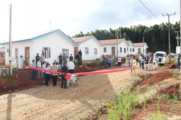 You are currently viewing Prefeitura de Irineópolis inaugura conjunto habitacional