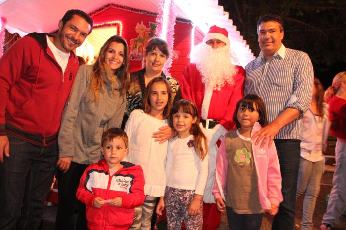 You are currently viewing Vice-prefeito de Canoinhas participa de abertura de natal em bairro