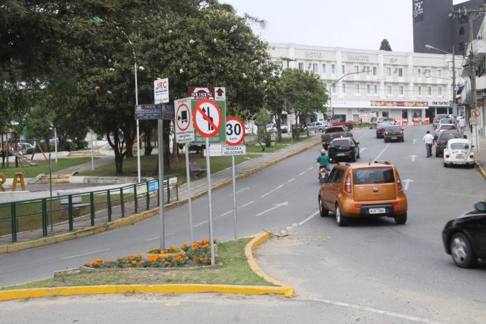 You are currently viewing Prefeitura de Mafra orienta para a proibição de mudança de pista da direita para a esquerda na Praça Hercílio Luz