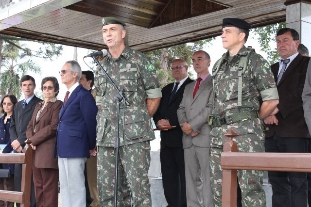 You are currently viewing Porto União: Prefeito Anízio prestigia solenidade do 5º Batalhão