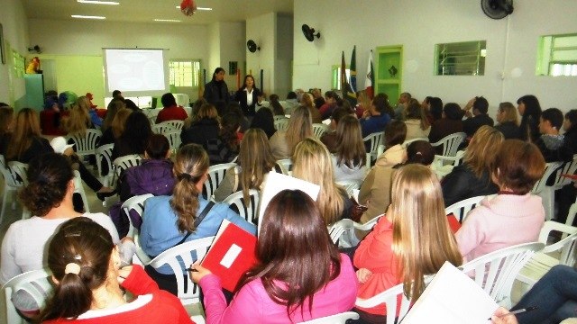 Read more about the article Mafra: Professores da Educação Infantil são capacitados