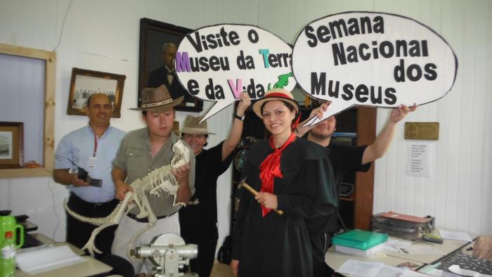 Read more about the article Grupo de teatro da UnC esteve na Prefeitura de Mafra divulgando a Semana Nacional dos Museus