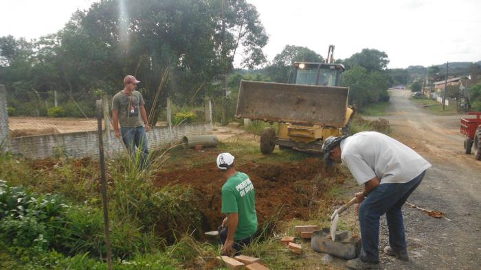 Read more about the article Trabalhos de drenagem pluvial e patrolamento têm continuidade