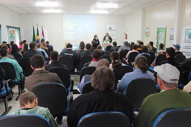 Read more about the article Seminário Regional de Fruticultura do Planalto Norte é realizado em Monte Castelo