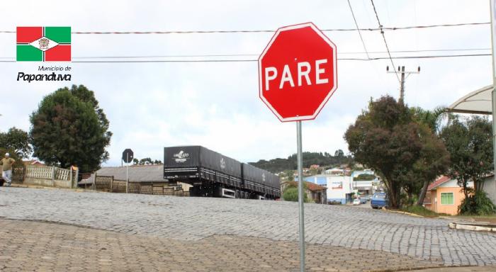 Read more about the article Prefeitura de Papanduva instala placas de Sinalização de trânsito