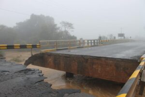 Read more about the article Defesa Civil de Porto União retira famílias das cheias do Rio Iguaçu