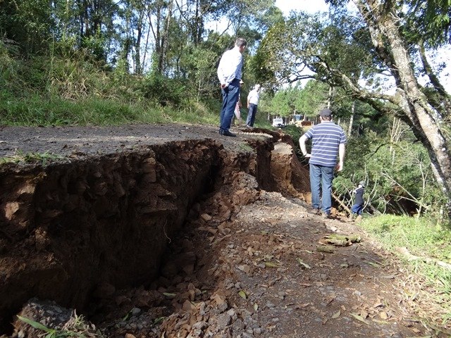 Read more about the article Defesa Civil – obras emergenciais no interior de Porto União e SC 135