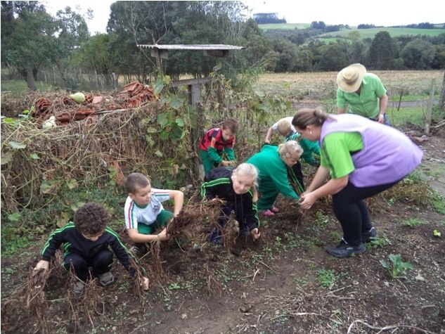 Read more about the article Mafra: Projeto Feijão Mágico é encerrado com feijoada festiva