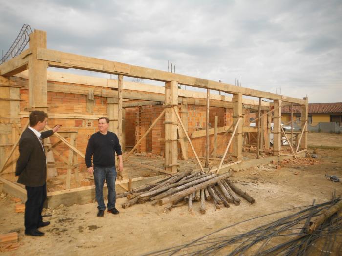 Read more about the article Prefeito de Mafra visita obras da saúde na Restinga