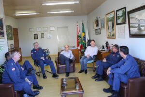 Read more about the article Porto União: Prefeito Anízio de Souza recebe integrantes do Corpo de Bombeiros