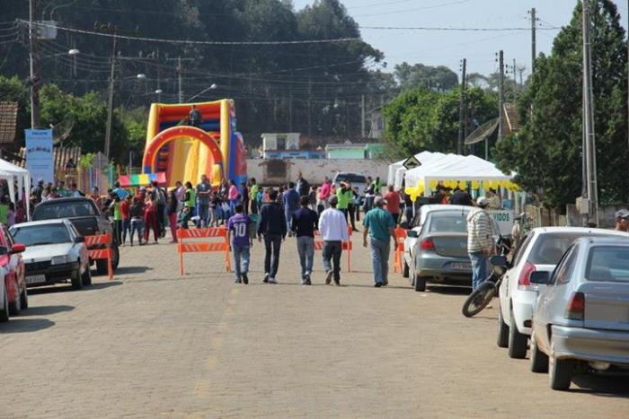 Read more about the article Irineópolis: Projeto Viva o Seu Bairro leva ações de saúde e cidadania aos moradores