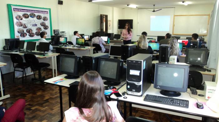 Read more about the article Alunos do Ensino Médio da Regional Canoinhas são capacitados para utilização do Geekie Games