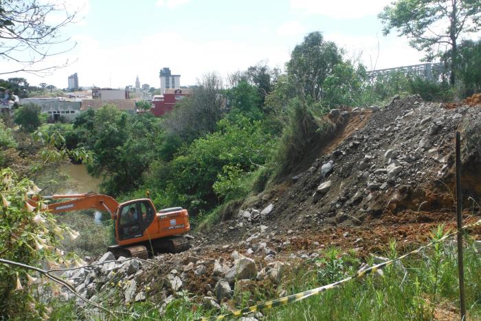 Read more about the article Prefeitura de Mafra recupera grande área de erosão no centro da cidade