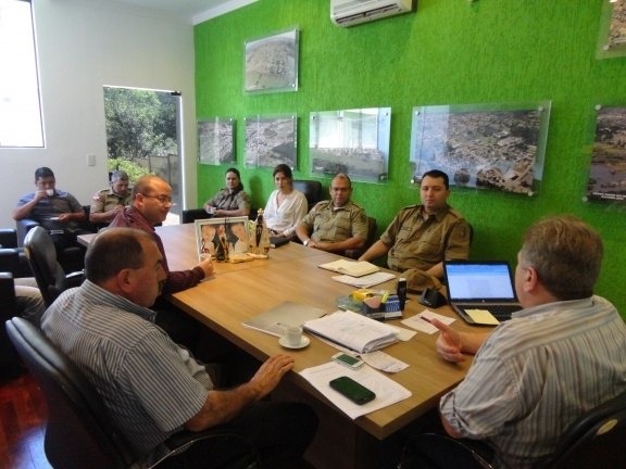 Read more about the article Três Barras: Grupo debate formas de aumentar a Segurança Pública