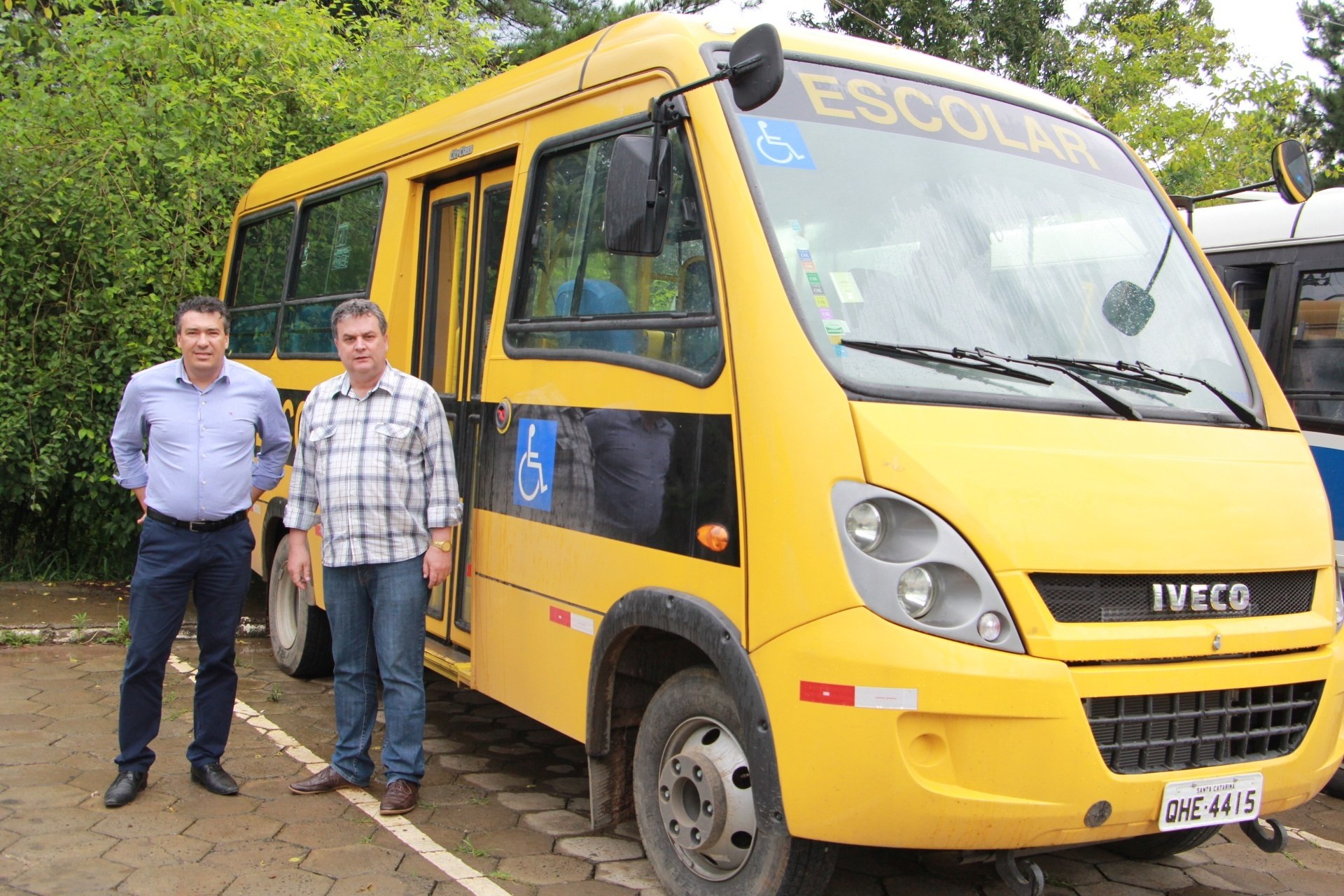 Read more about the article Canoinhas recebe micro-ônibus para transporte escolar