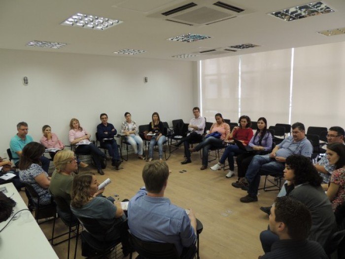 You are currently viewing Reunião debate ações para desburocratizar o pedido de registro de empresas nos municípios