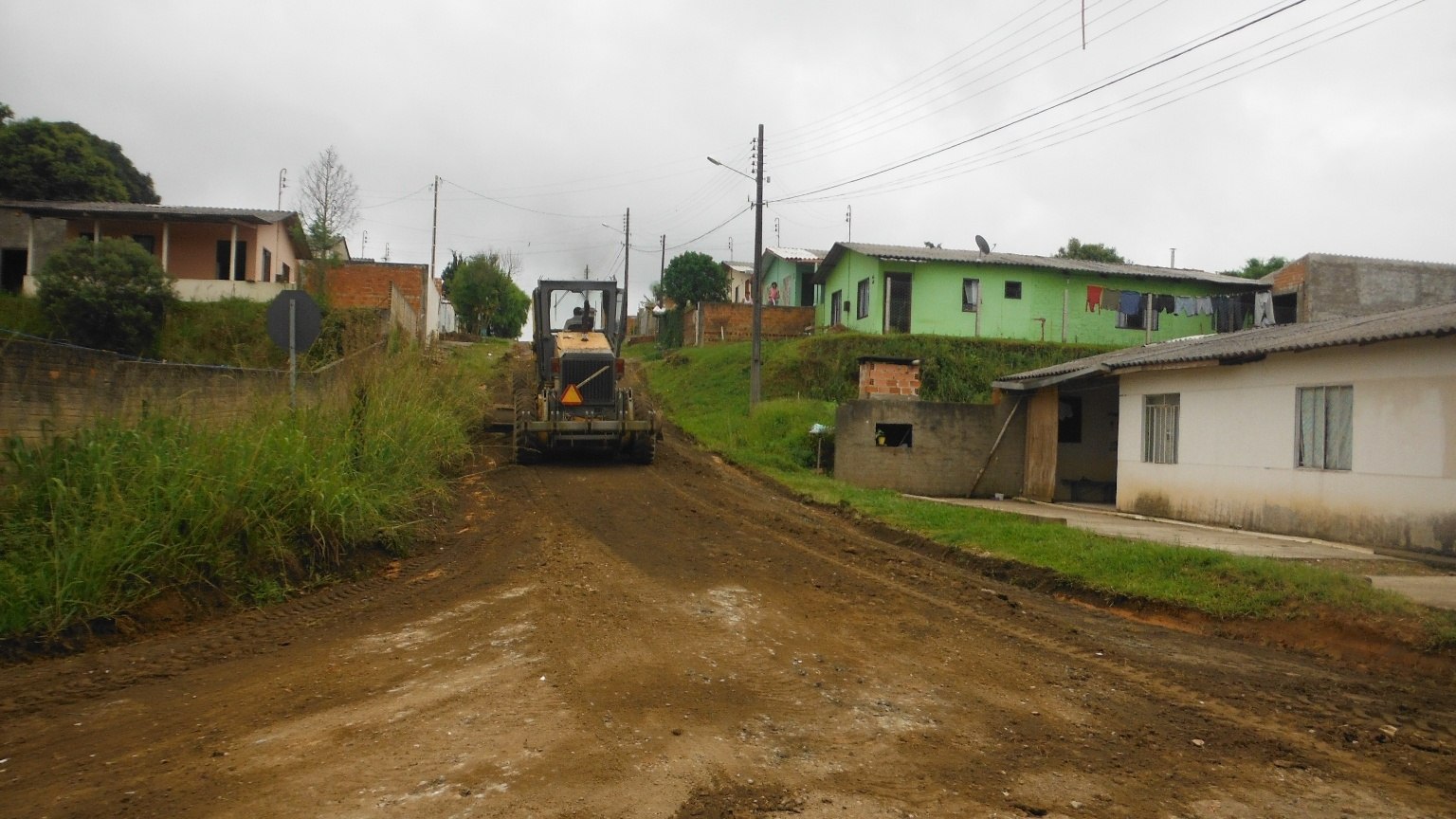 Read more about the article Ruas do perímetro urbano de Mafra recebem patrolamento e melhorias