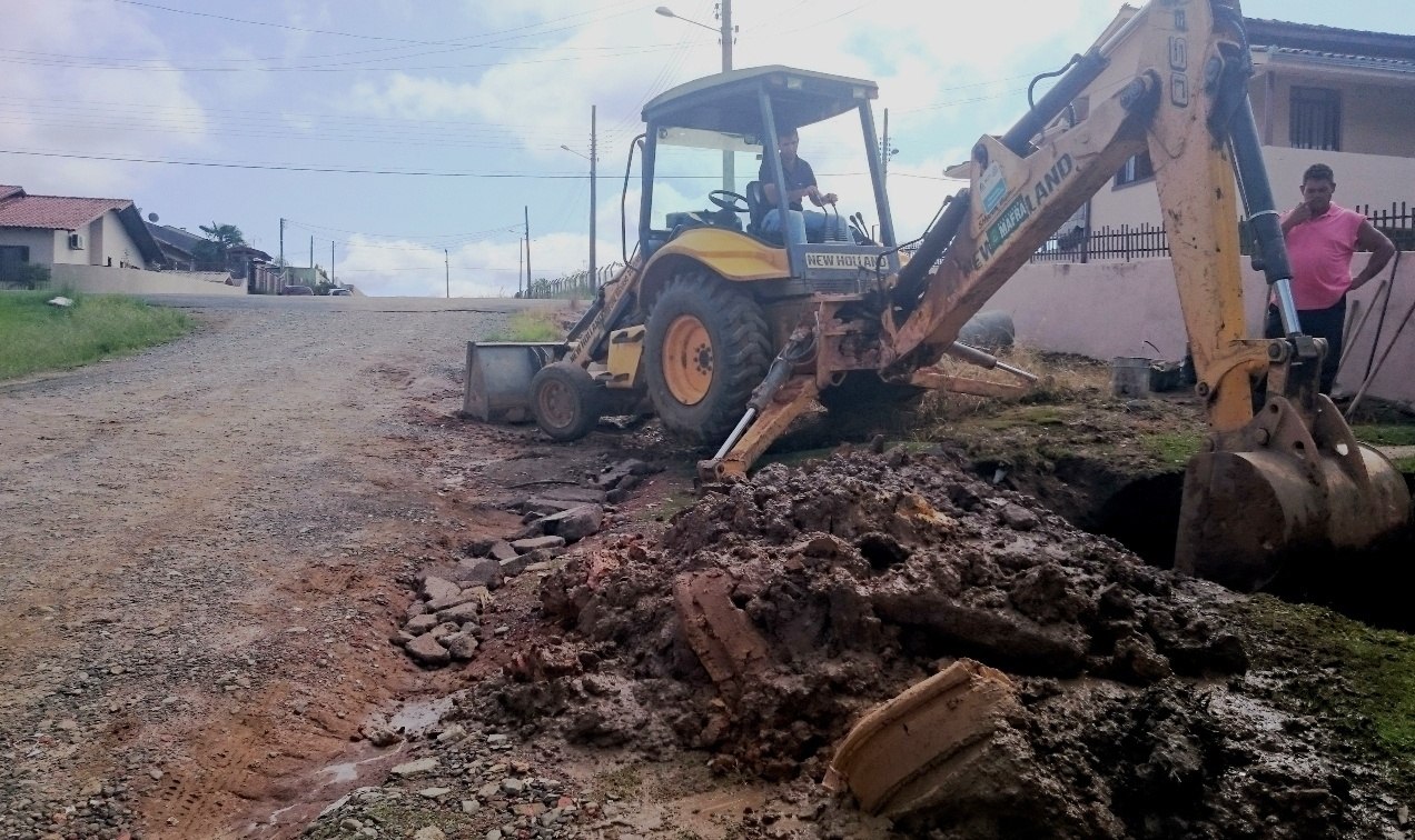 Read more about the article Obras de manilhamento são feitas periodicamente em Mafra