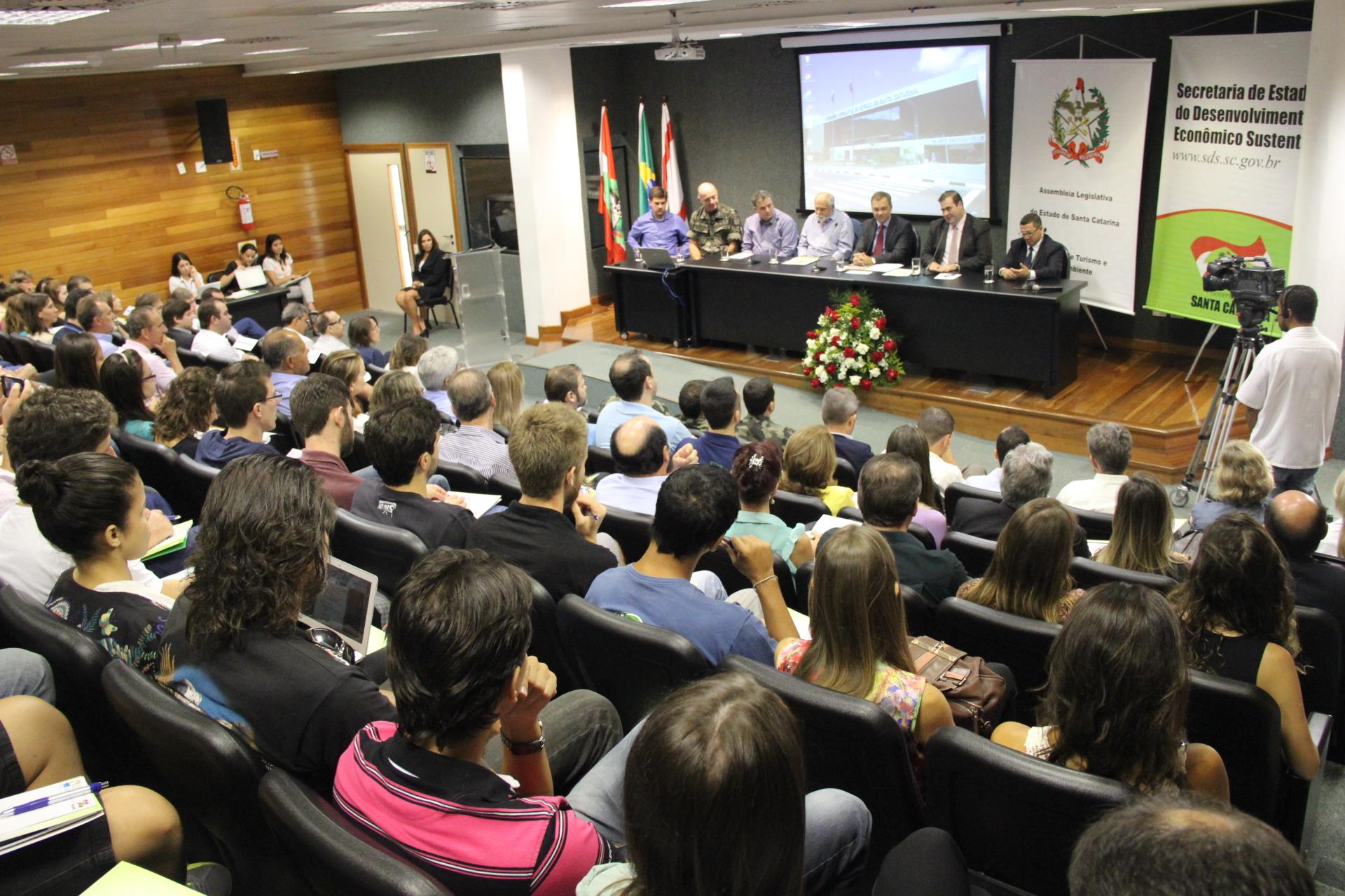 You are currently viewing Prefeito participa de Fórum de Preservação da Água