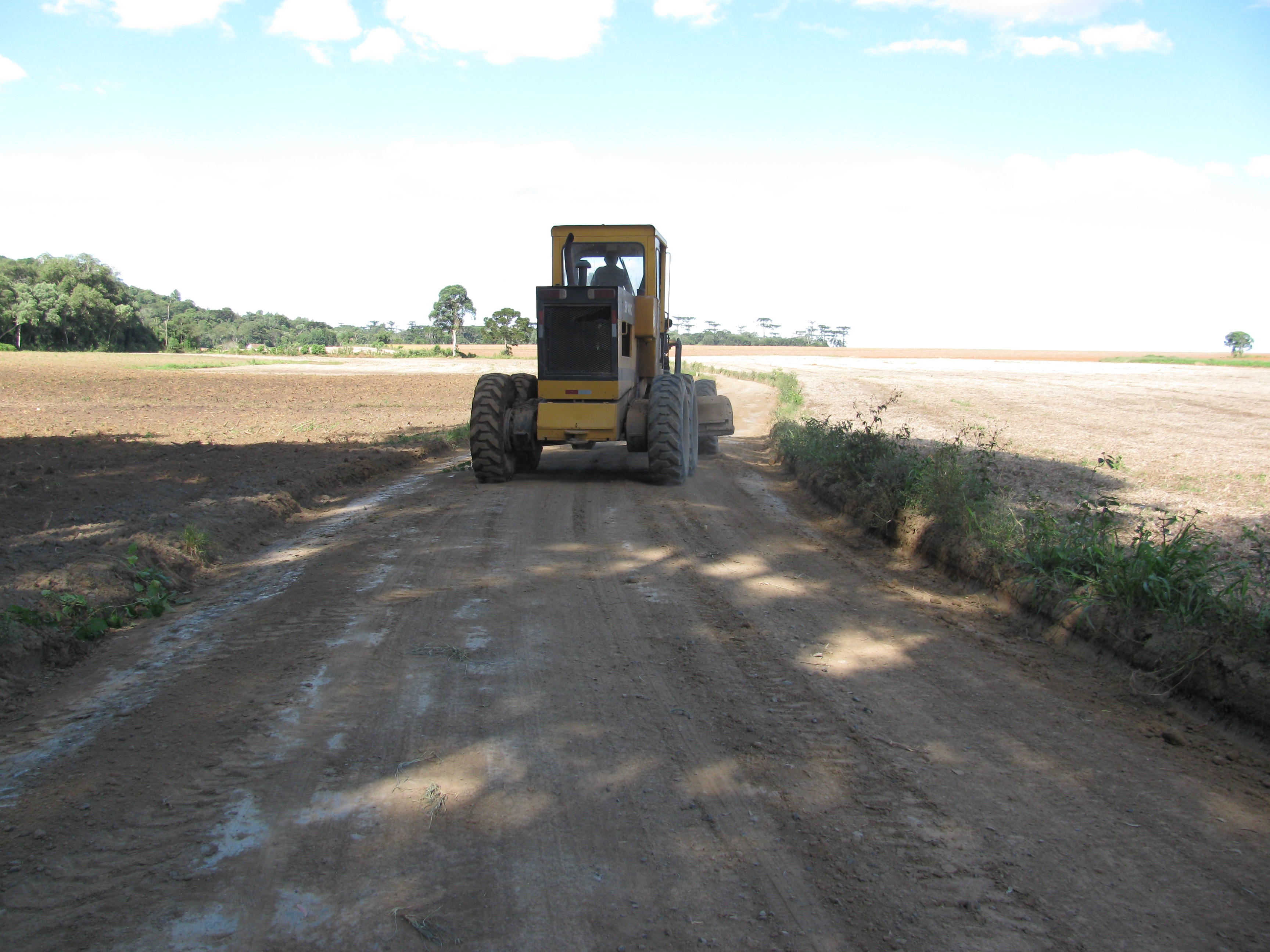 You are currently viewing Secretarias de Obras realiza melhorias na Vila Schafascheck