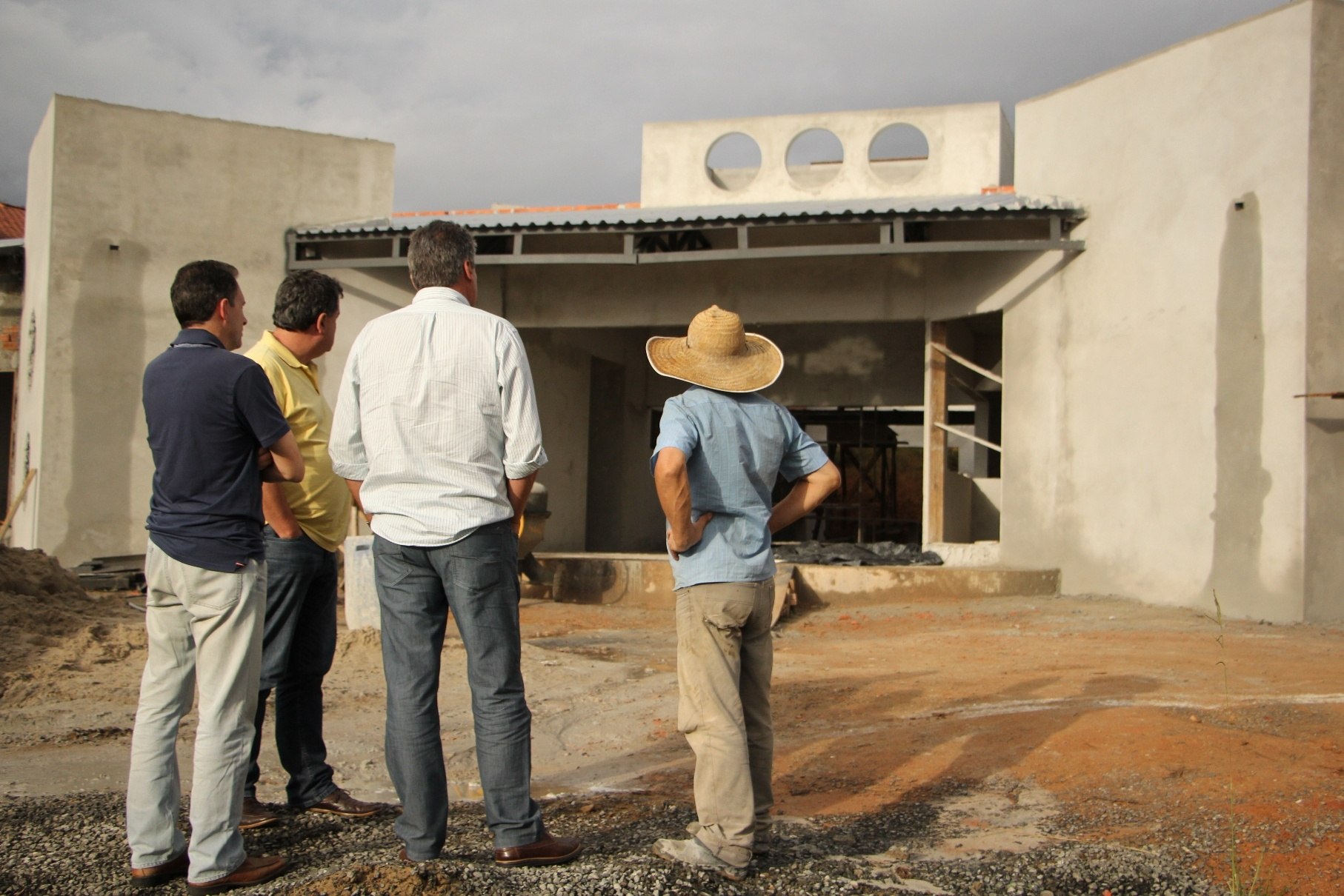 You are currently viewing Prefeito e Deputado visitam obras do novo Caps