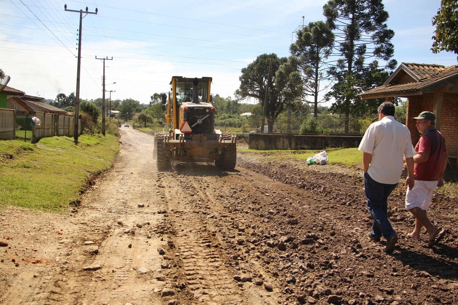 Read more about the article Secretaria de Obras trabalha na recuperação de estrada no Salto d’Água Verde