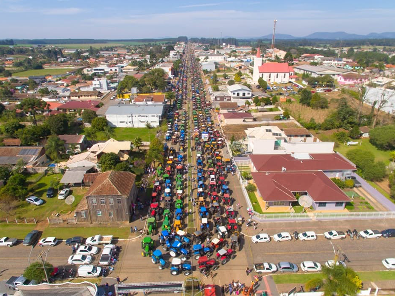 Read more about the article Irineópolis celebra 10ª Festa do Trator com shows nacionais e desfile de máquinas agrícolas